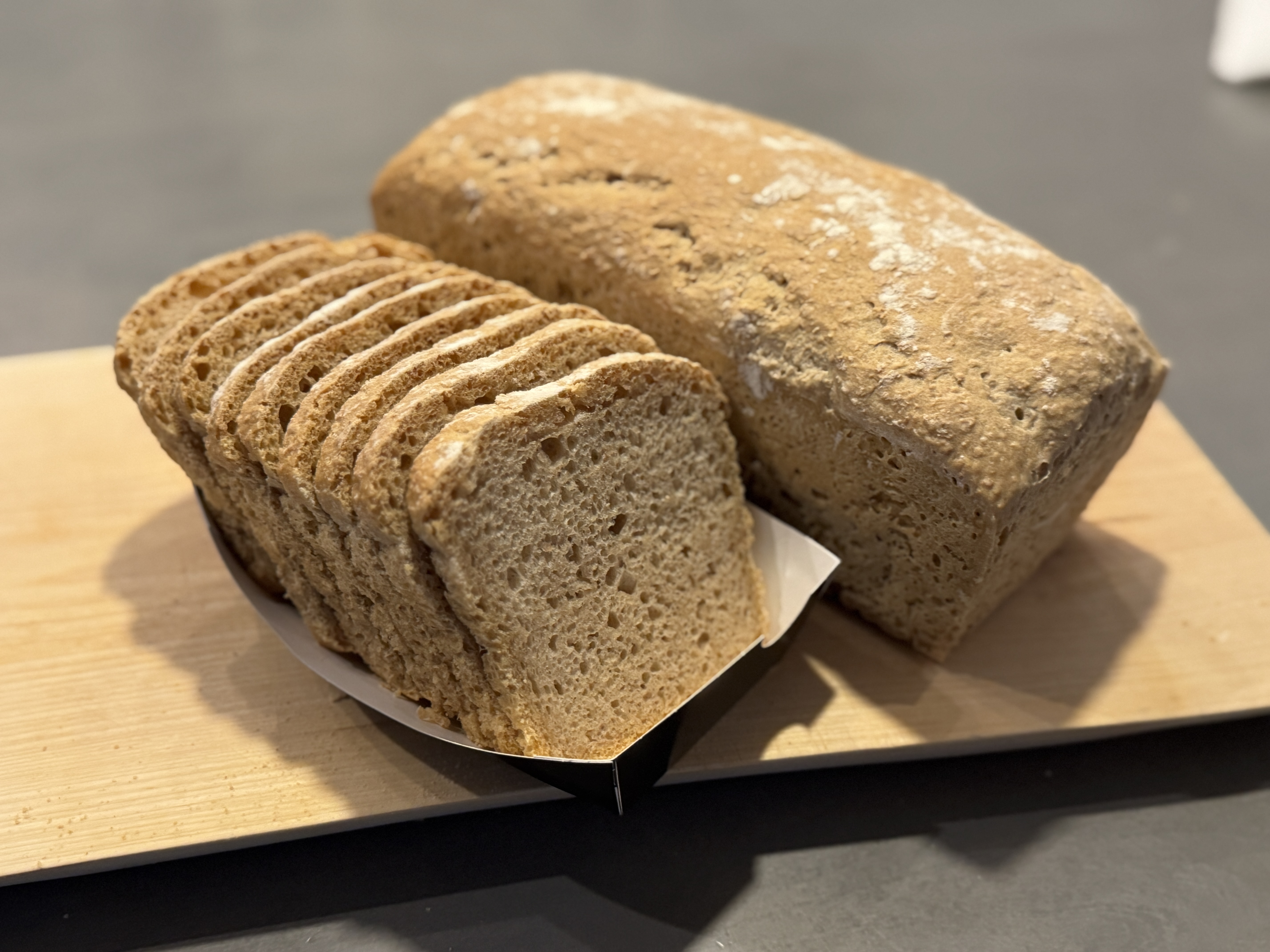 Vaalea hapanjuurileipä